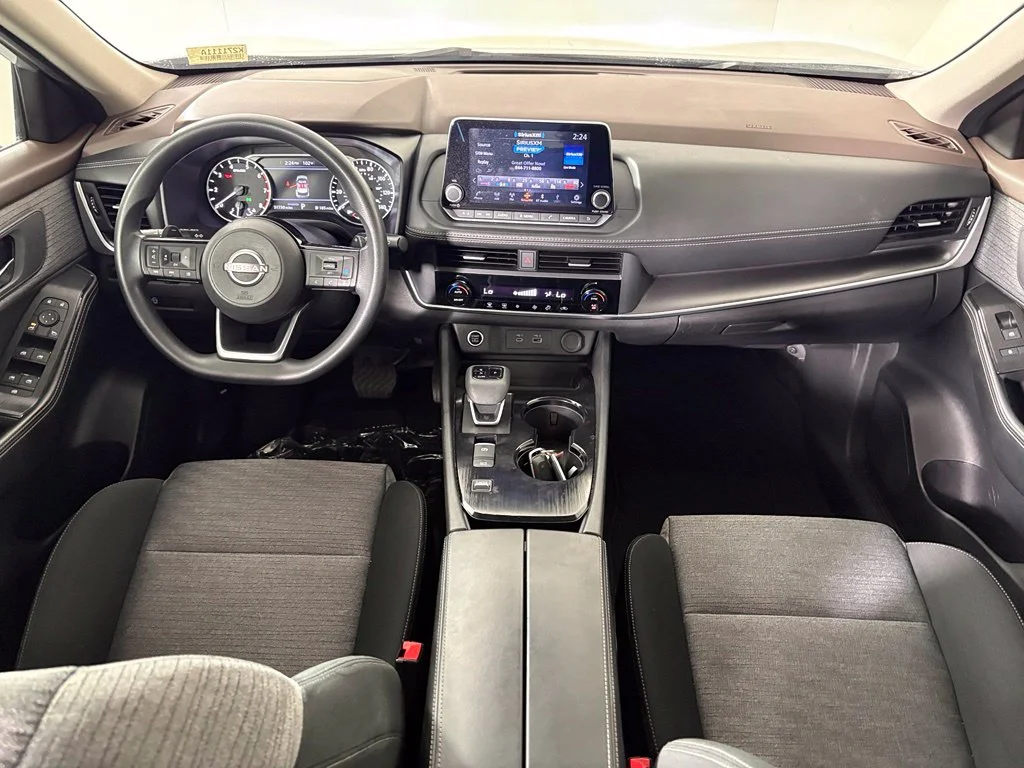 Used 2023 Silver Nissan SV image 31