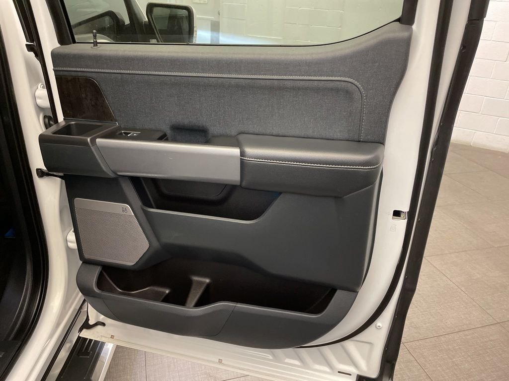 Used 2022 White Ford Lariat image 28