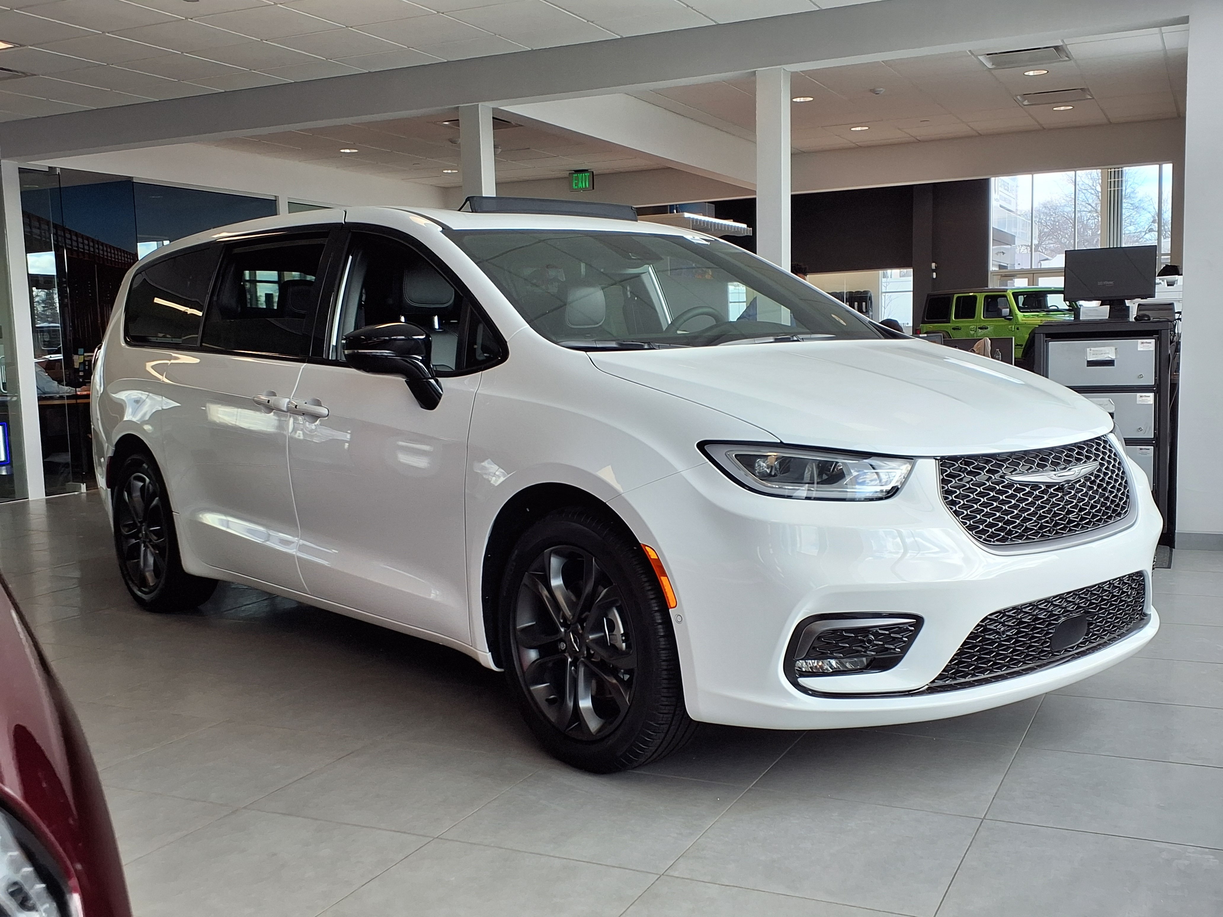 2026 Chrysler Pacifica Select - Photo 27