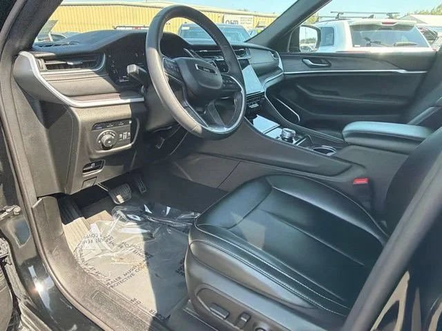Used 2024 Diamond Black Crystal Pearlcoat Jeep 4xe image 19