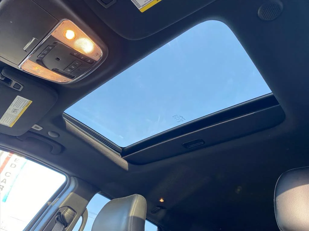 Used 2022 Diamond Black Crystal Pearlcoat Jeep Laredo X image 24