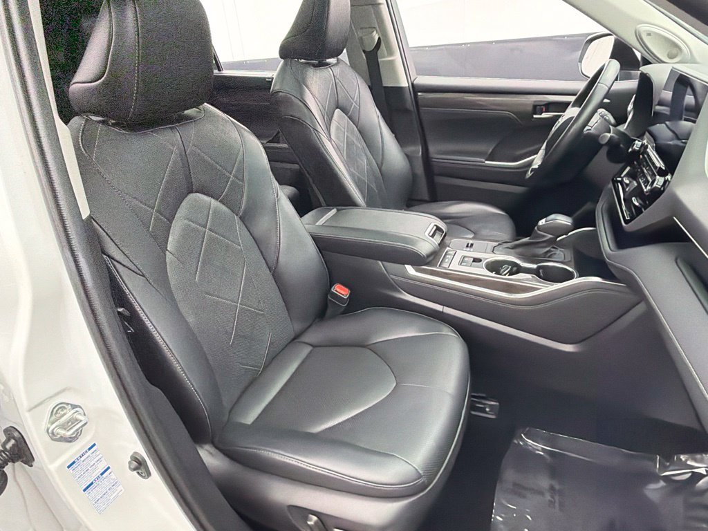 Used 2022 Beige Toyota Platinum image 34