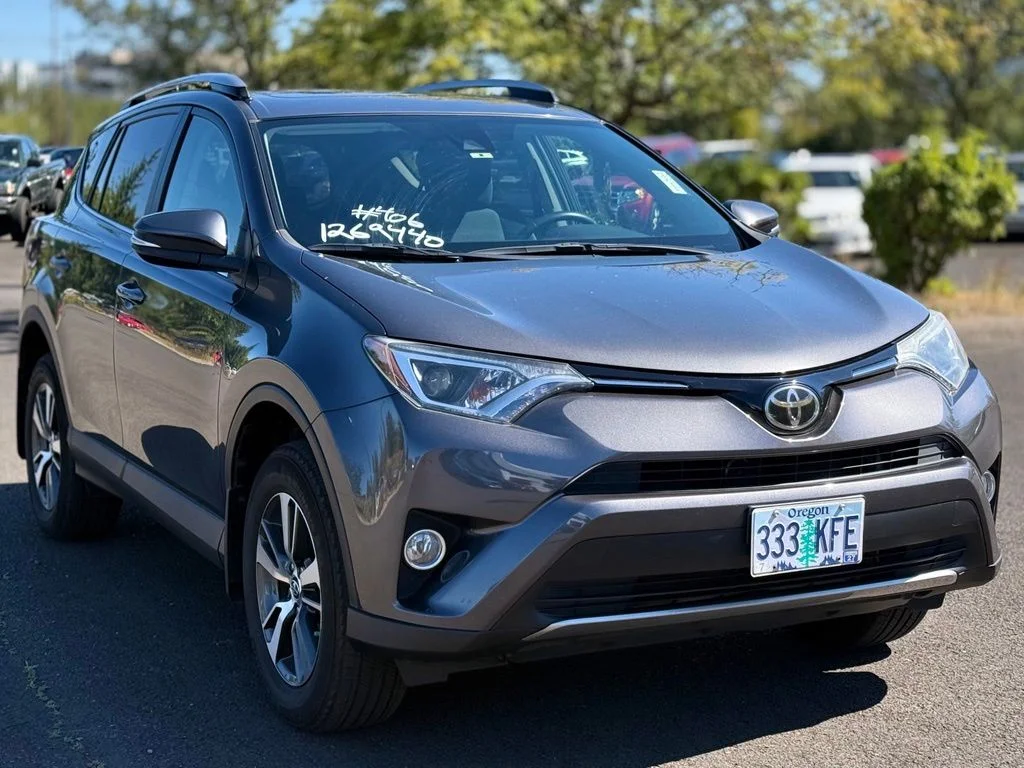 Used 2017 Gray Toyota XLE image 7
