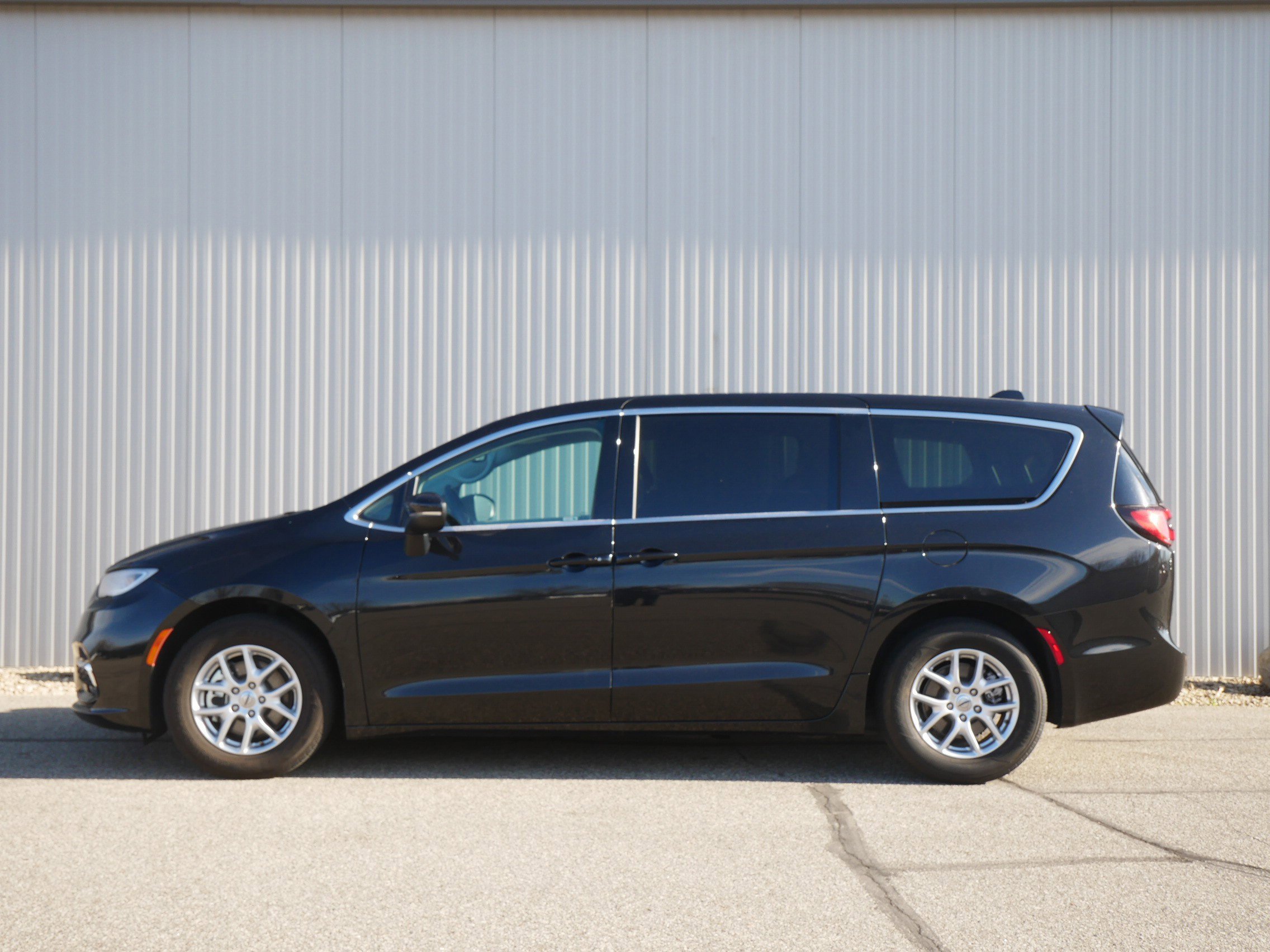 Used 2023 Chrysler Pacifica Touring L with VIN 2C4RC1BG9PR627696 for sale in Hastings, Minnesota