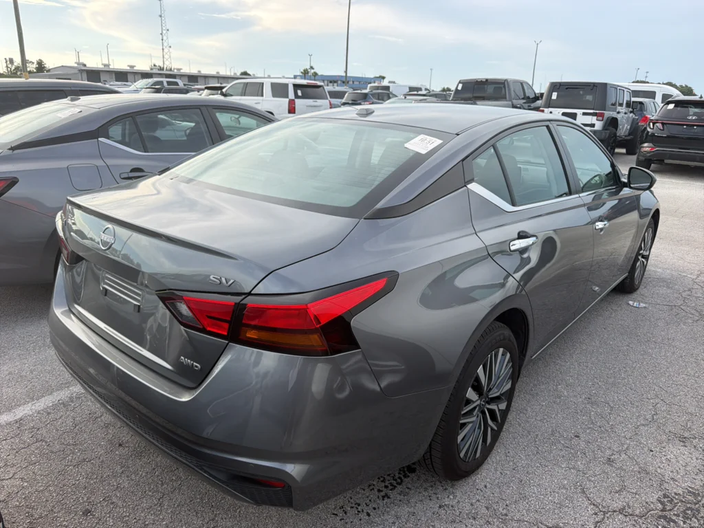 Used 2024 Gun Metallic Nissan 2.5 SV image 3