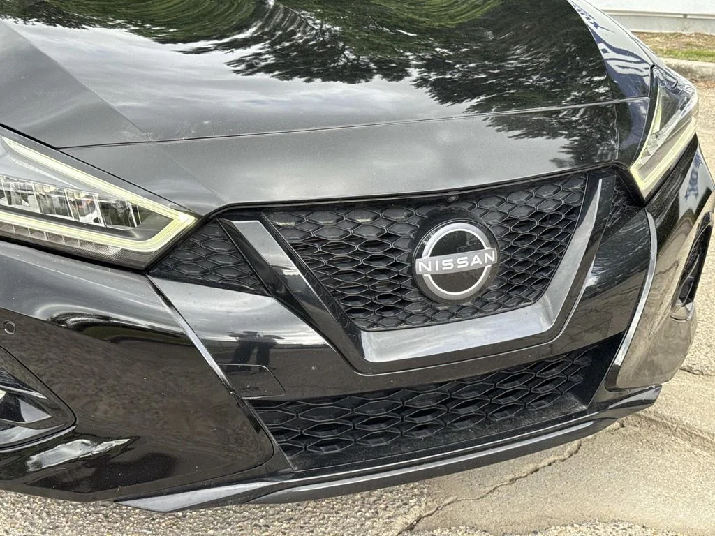 Used 2023 Black Nissan SR image 3