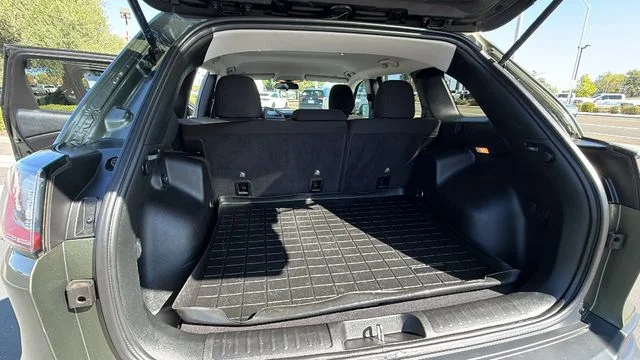 Used 2019 Green Jeep Latitude image 13
