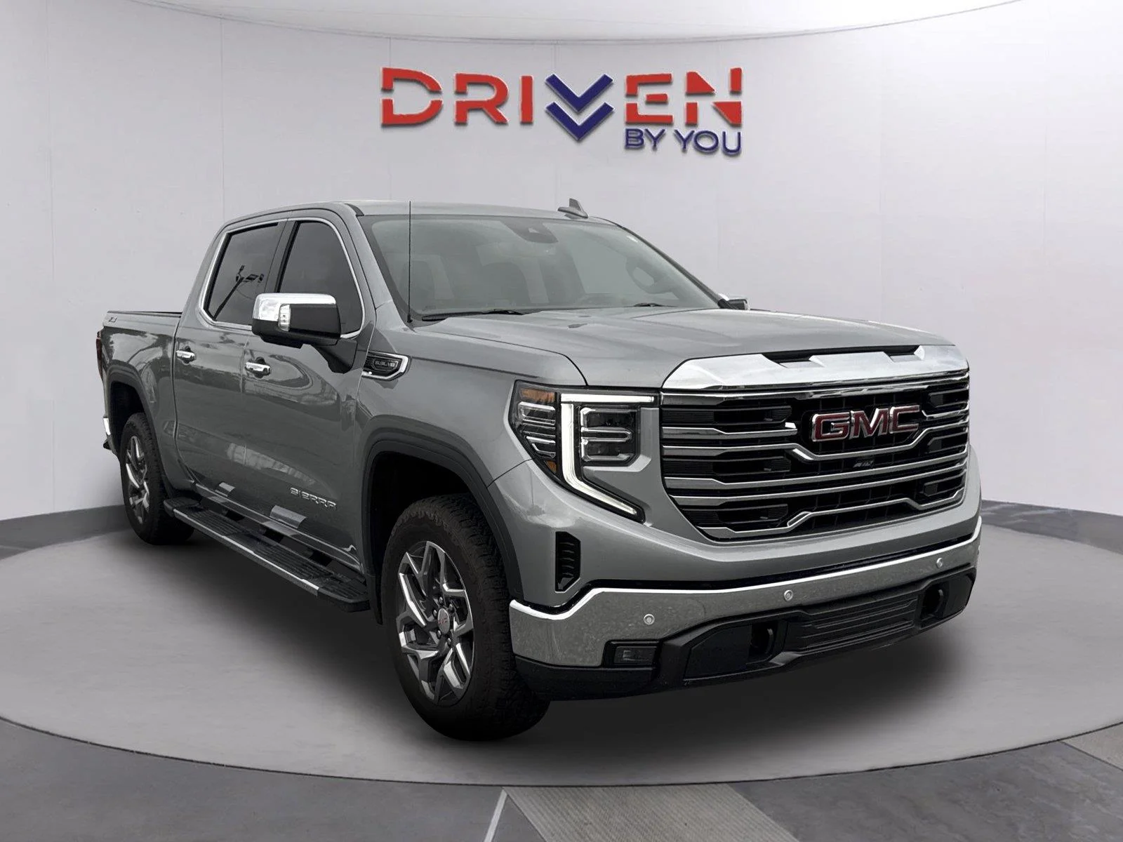 Used 2025 Sterling Metallic GMC SLT image 1