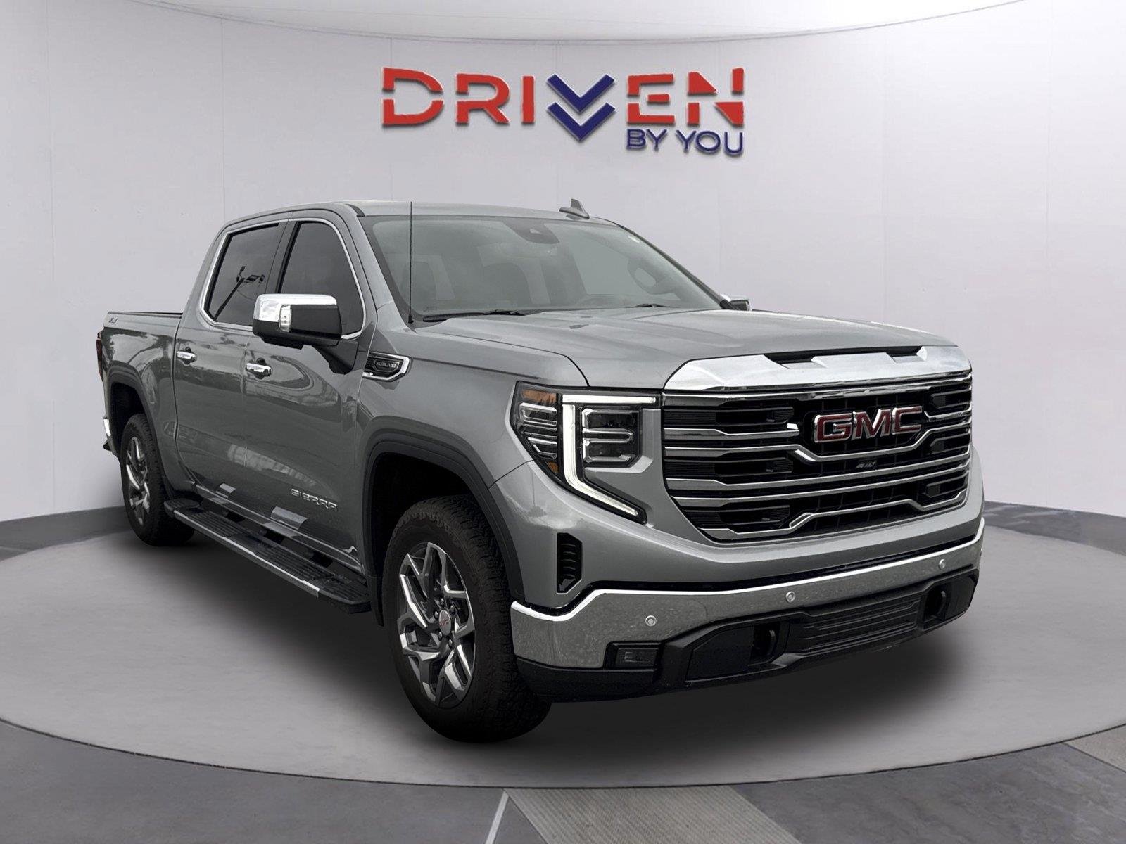 Used 2025 Sterling Metallic GMC SLT image 1