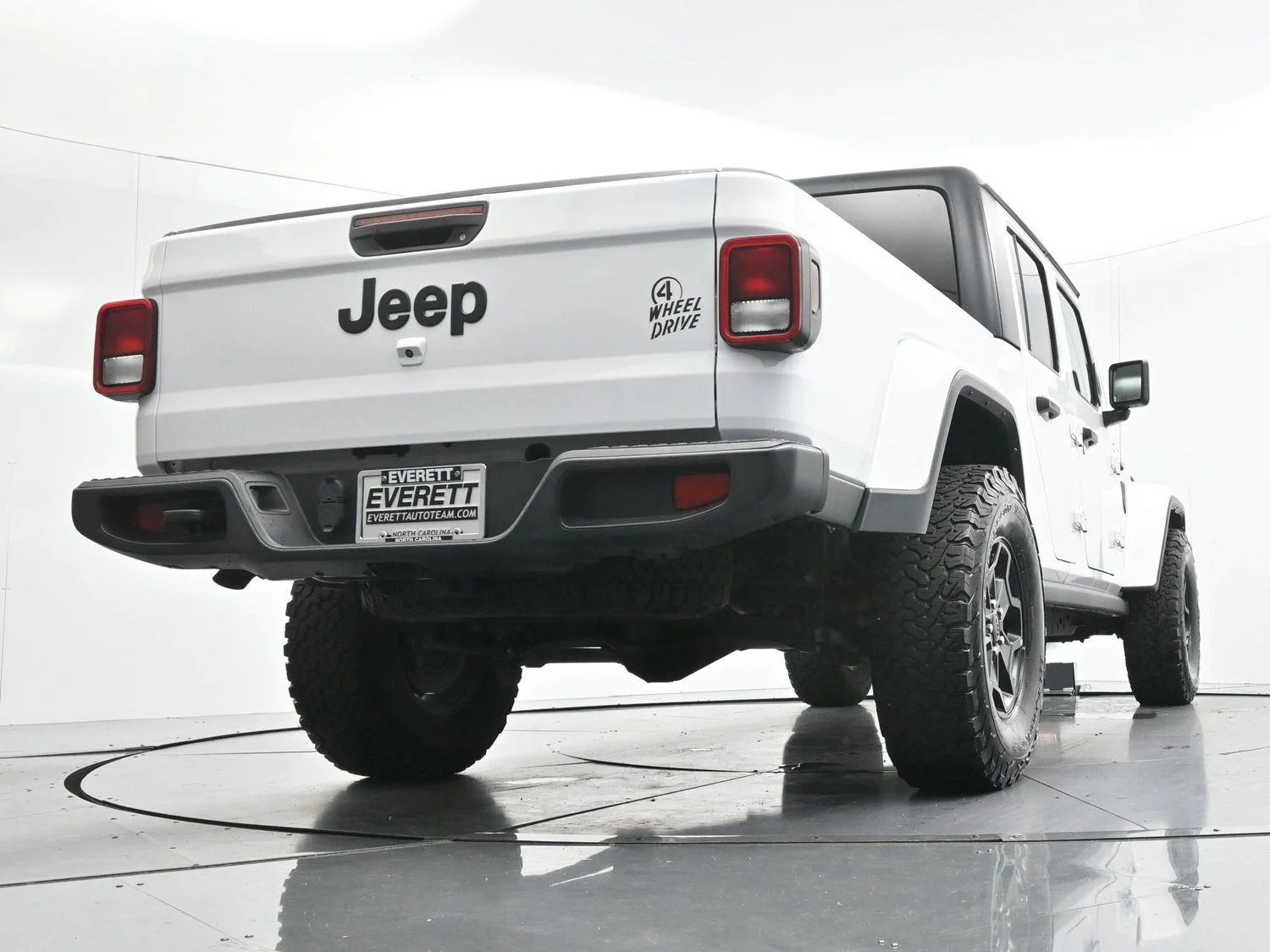 Used 2022 White Jeep Willys image 44