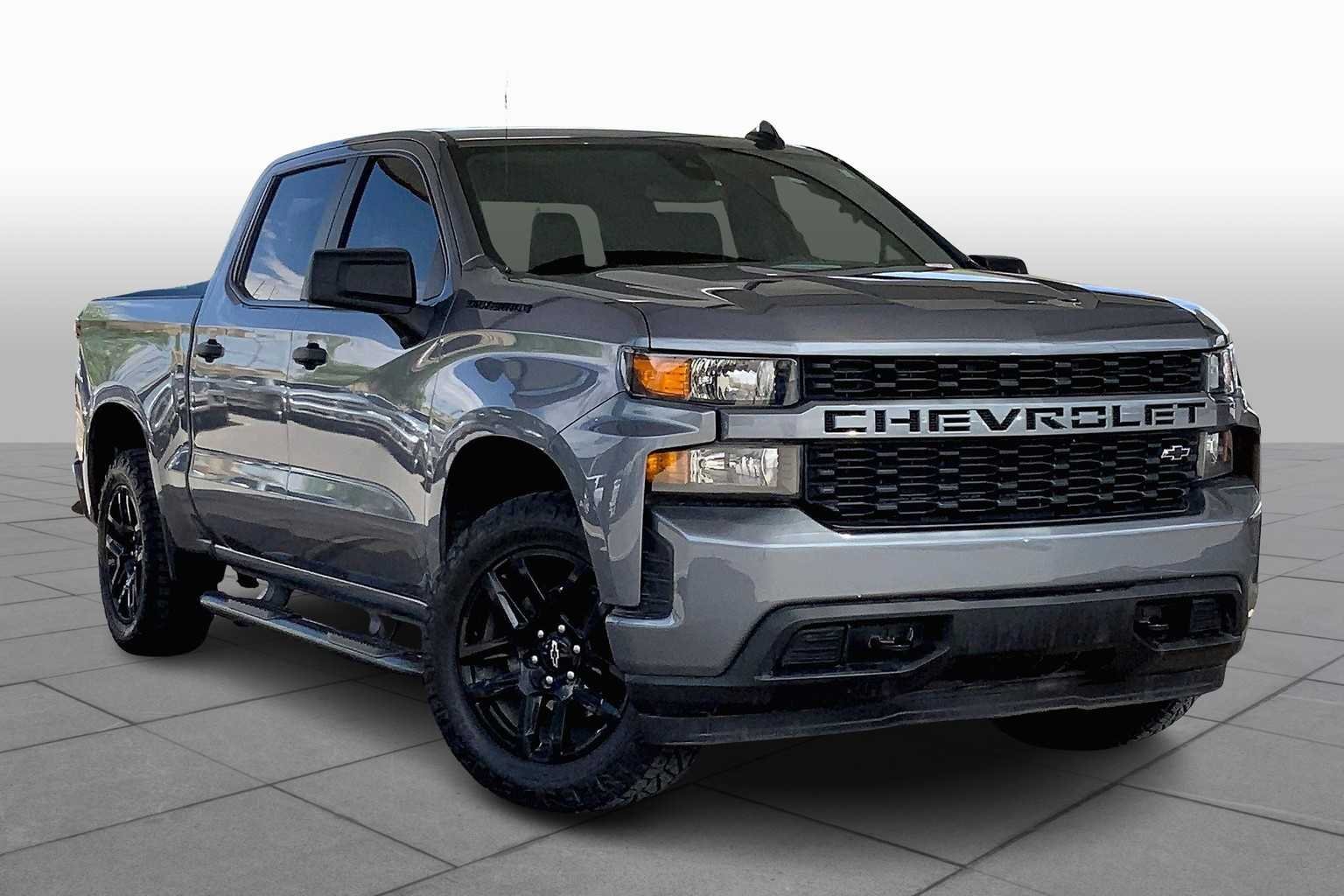 Used 2022 Satin Steel Metallic Chevrolet Custom image 3