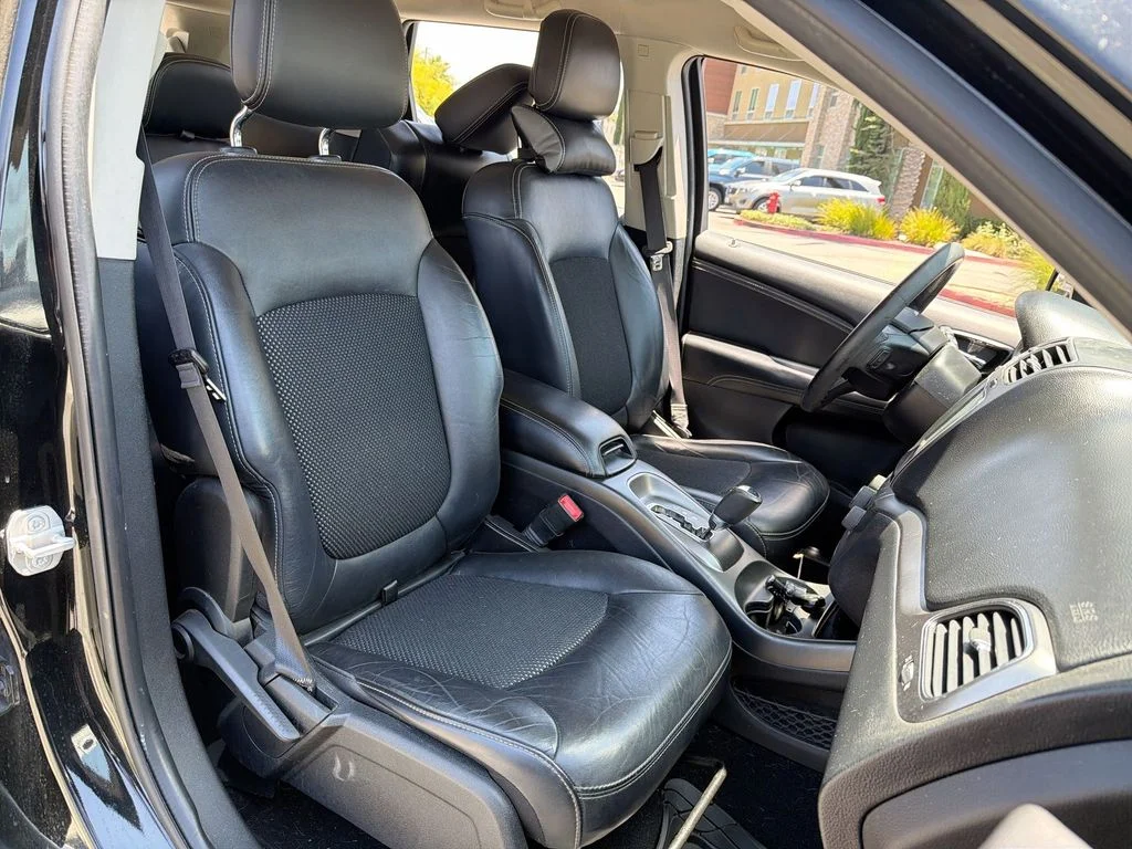 Used 2017 Black Dodge Crossroad image 23