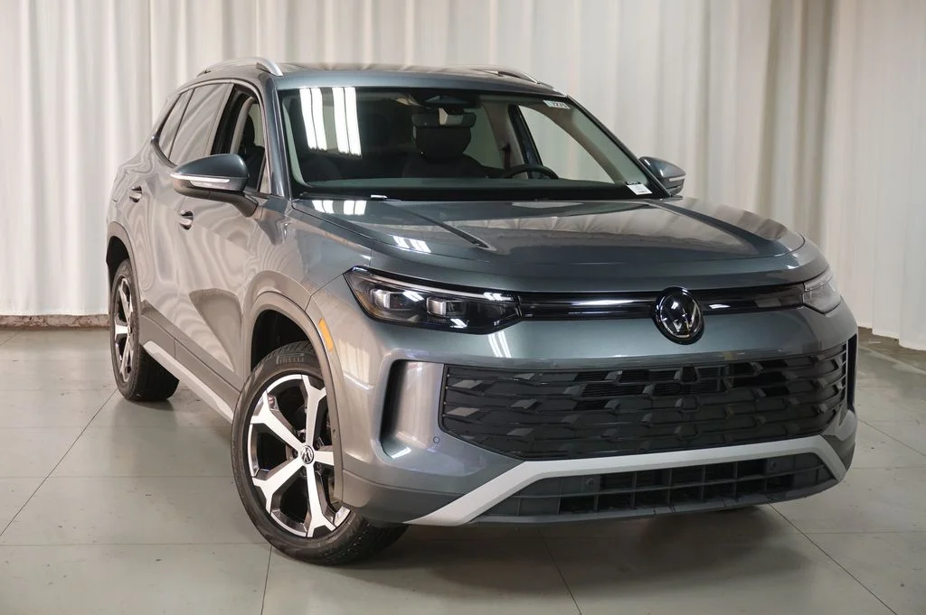 New 2026 Platinum Gray Volkswagen 2.0T SE image 4