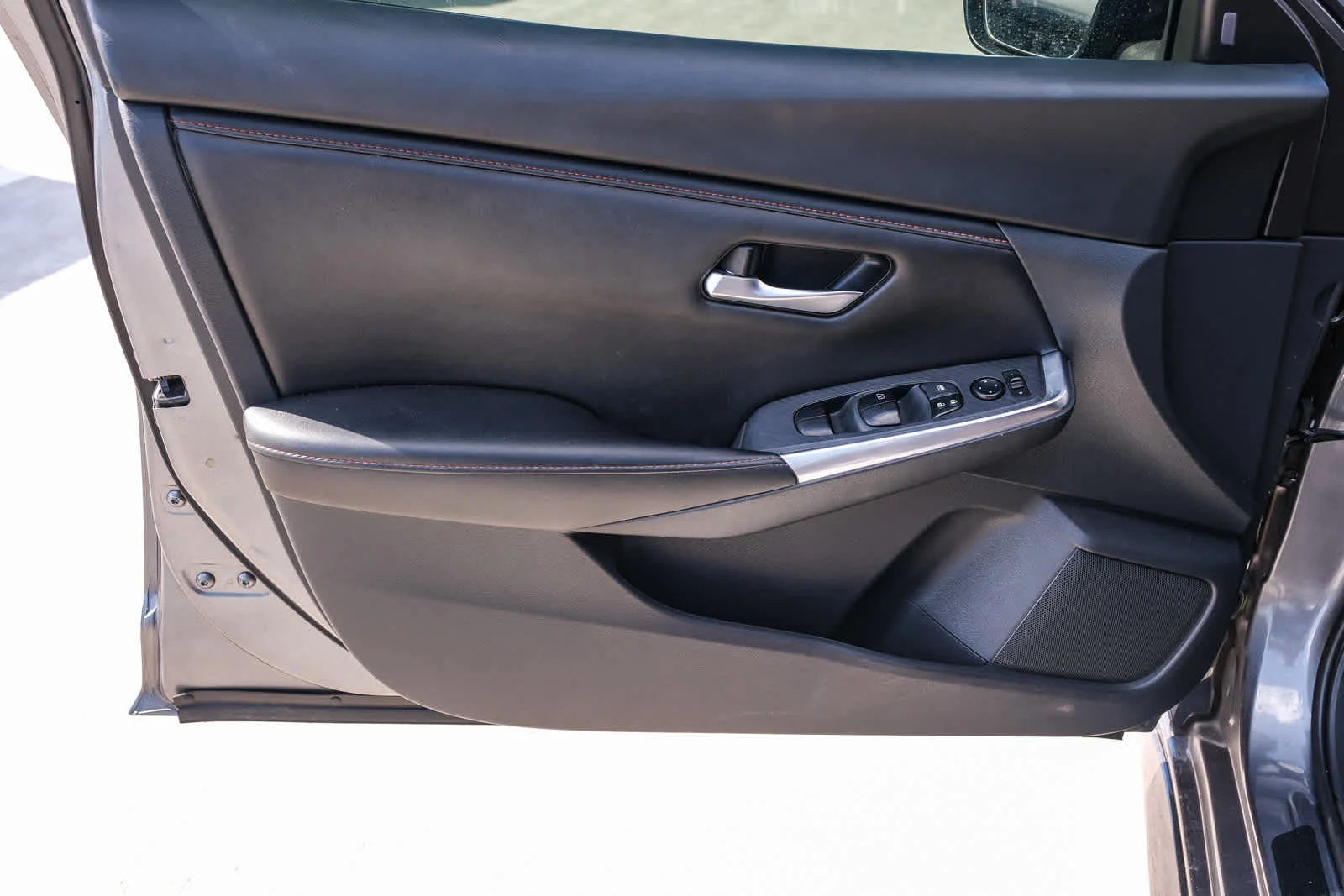 Certified Used 2022 Gun Metallic Nissan SR image 23