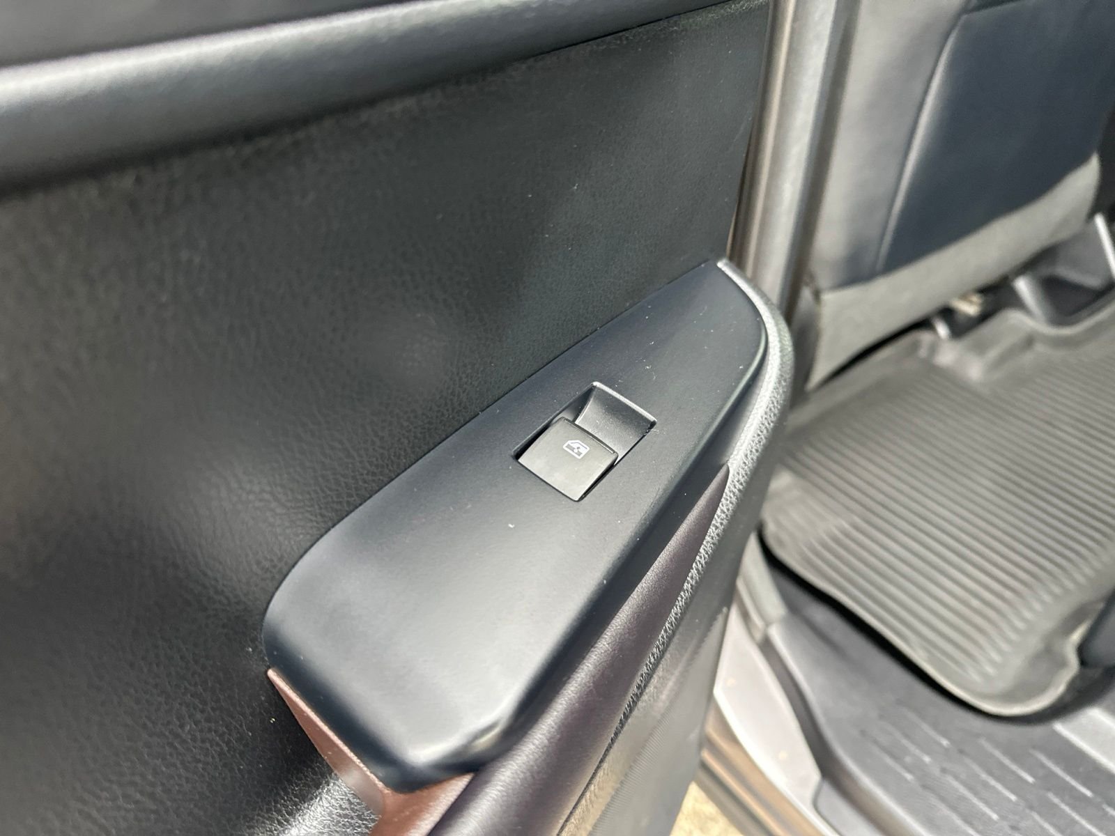 Used 2017  Toyota XLE image 29