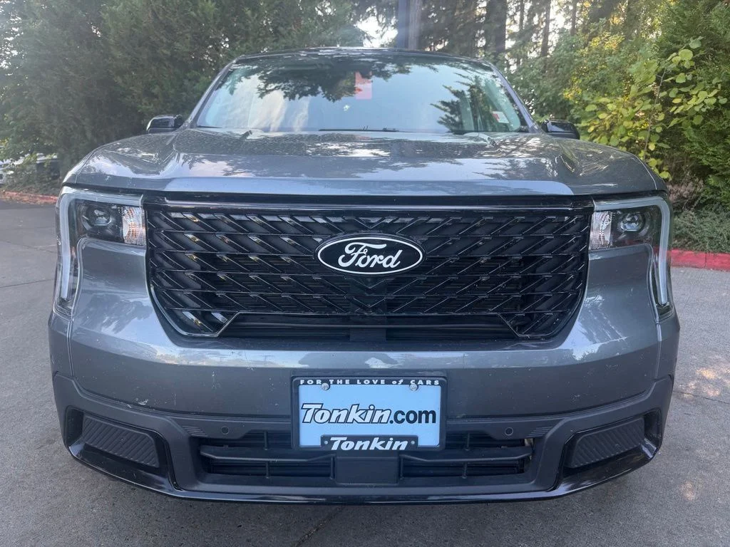 Used 2025 Gray Metallic Ford Lariat image 9