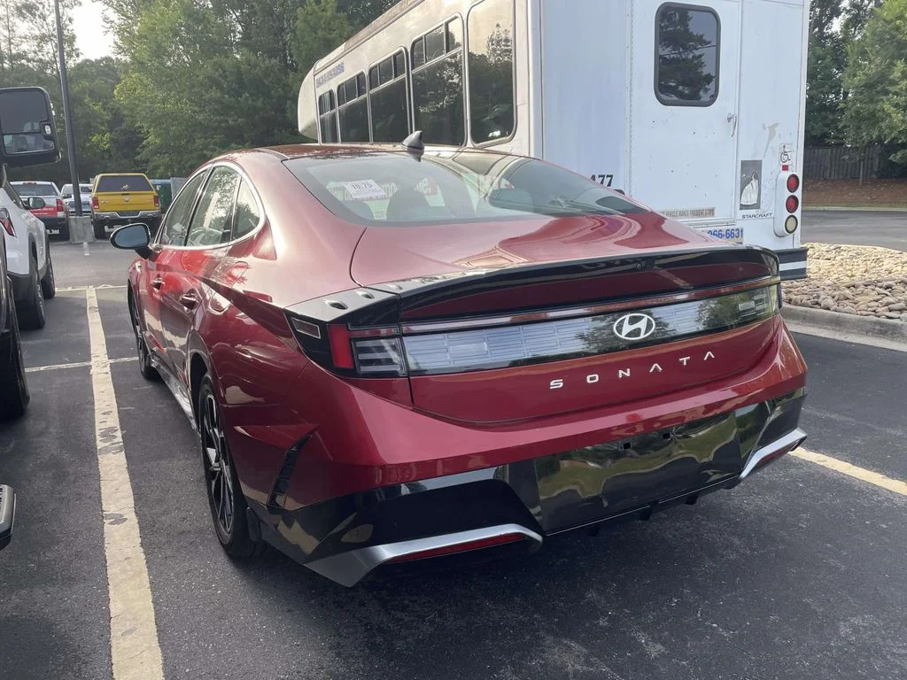 Used 2024 Ultimate red Hyundai SEL image 4