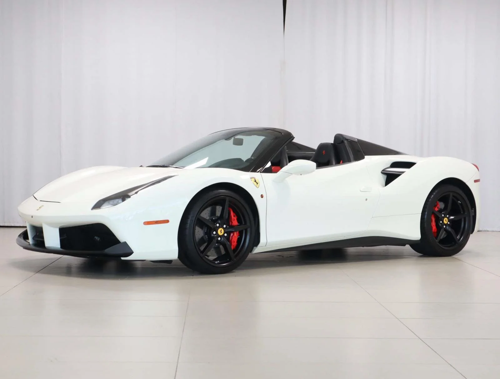 2018 Ferrari 488 -'s photo