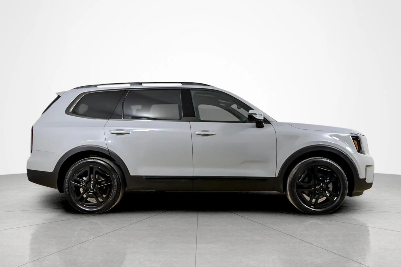 Used 2024 WOLF GRAY Kia SX AWD image 6