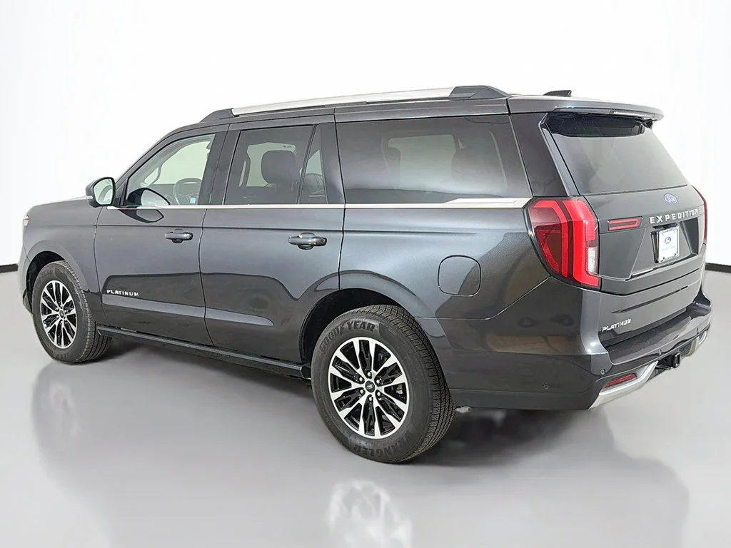 Used 2025 Gray Metallic Ford Platinum image 16