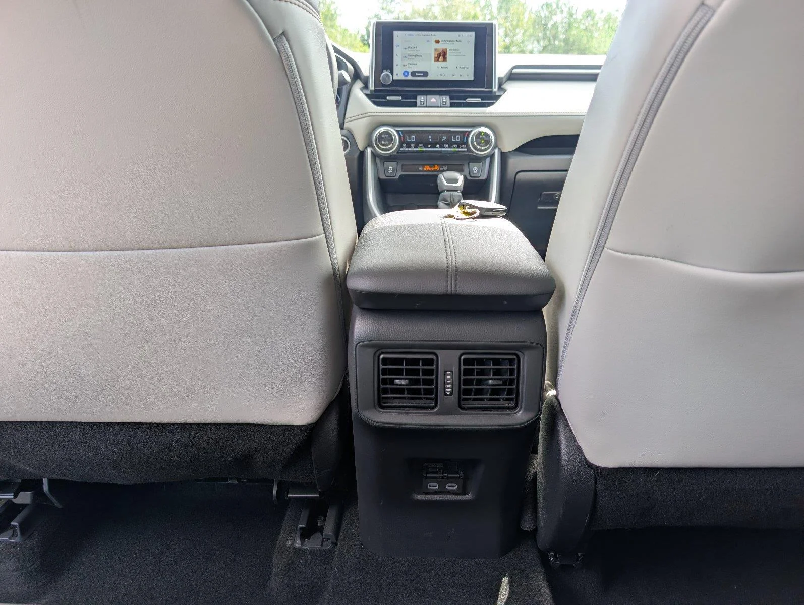Used 2024 Silver Sky Metallic Toyota XLE Premium image 33