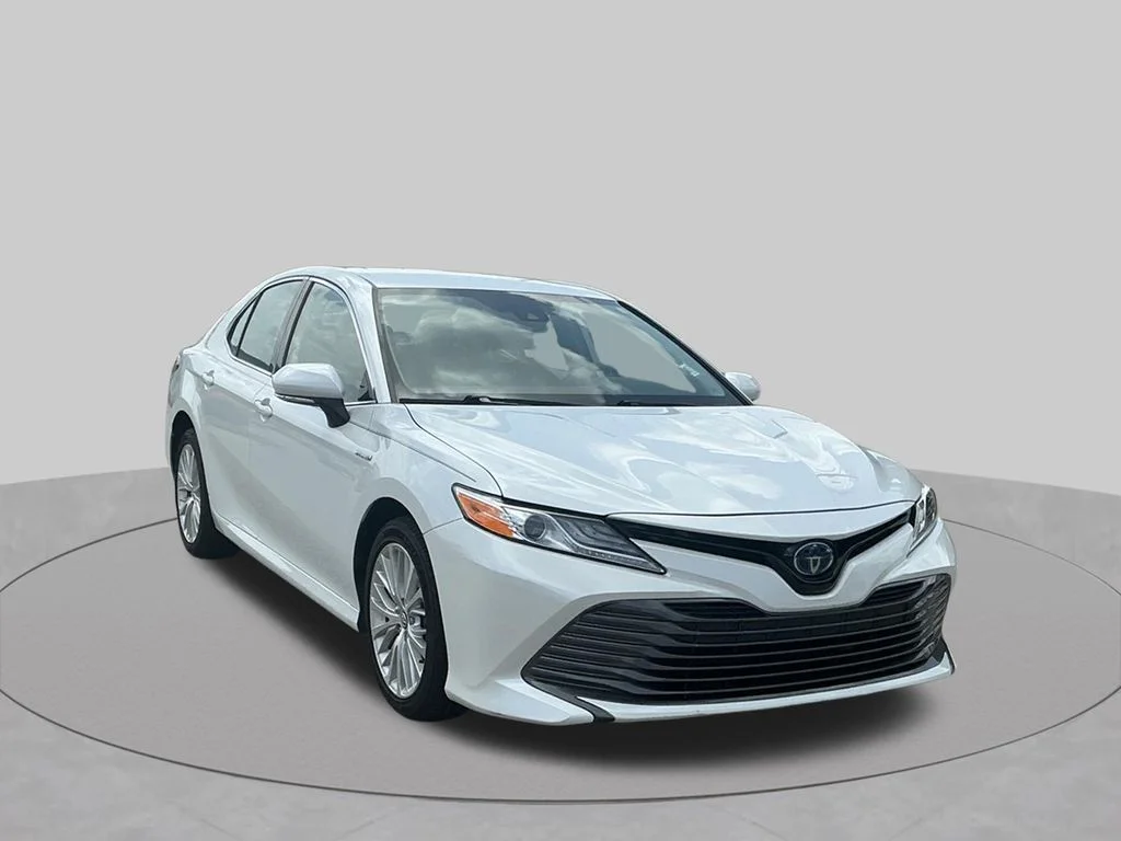 Used 2020 Beige Toyota XLE image 16