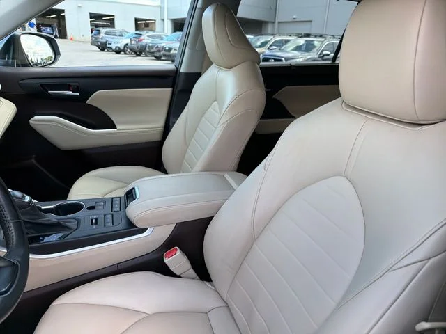 Used 2022  Toyota XLE image 20