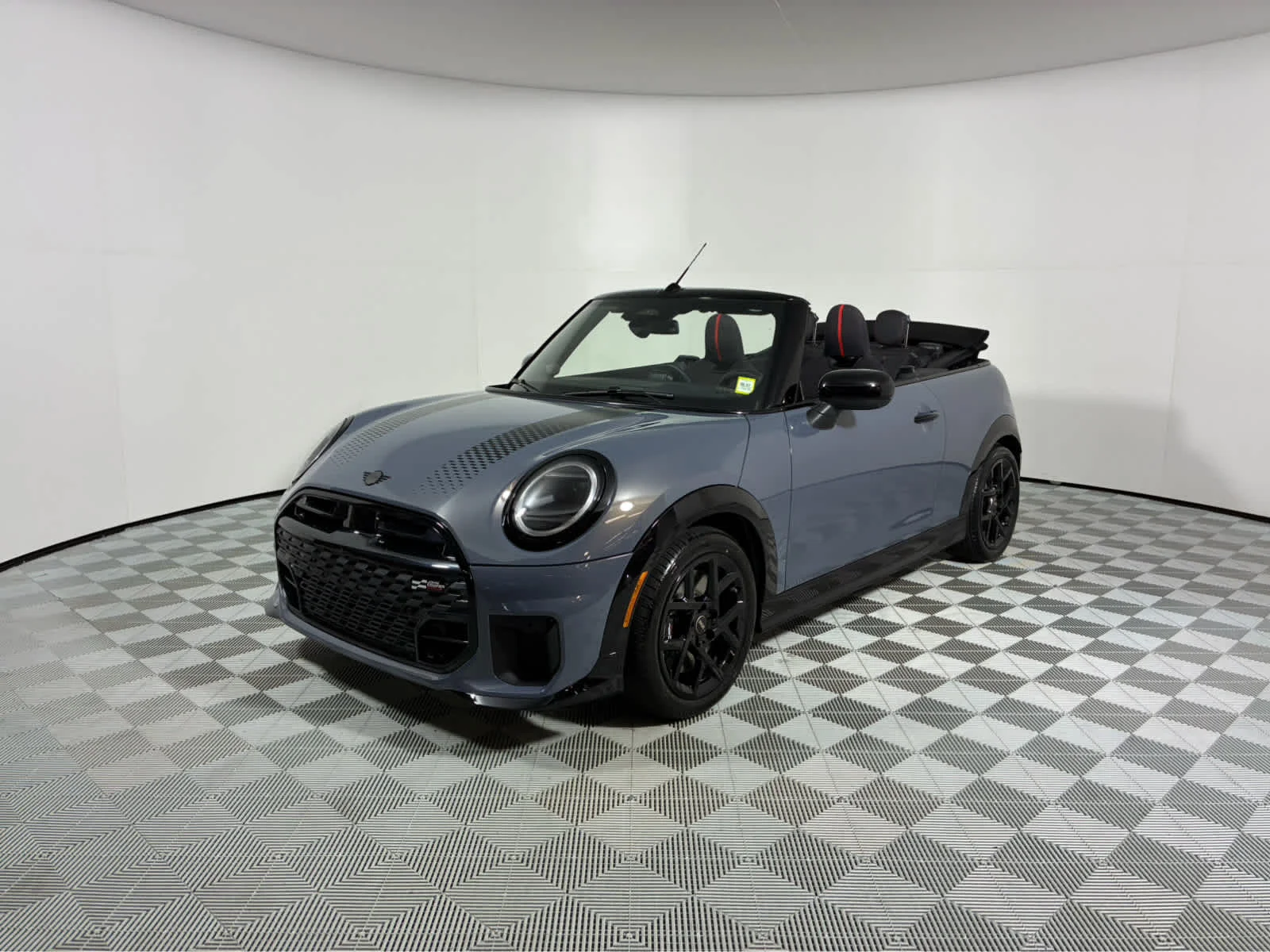 New 2026 Copper Grey Metallic MINI Iconic image 7