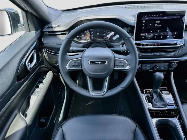 New 2026 Bright White Clearcoat Jeep Latitude image 21