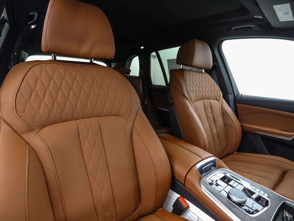 New 2026 Black Sapphire Metallic BMW xDrive50e image 32