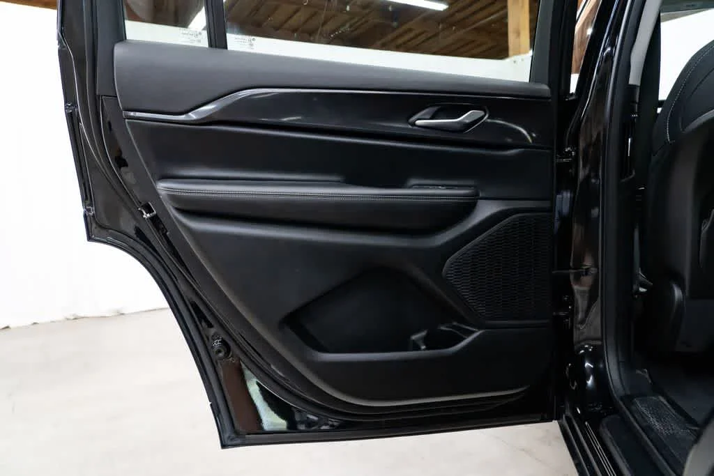 Used 2023 Diamond Black Crystal Pearlcoat Jeep Laredo image 25