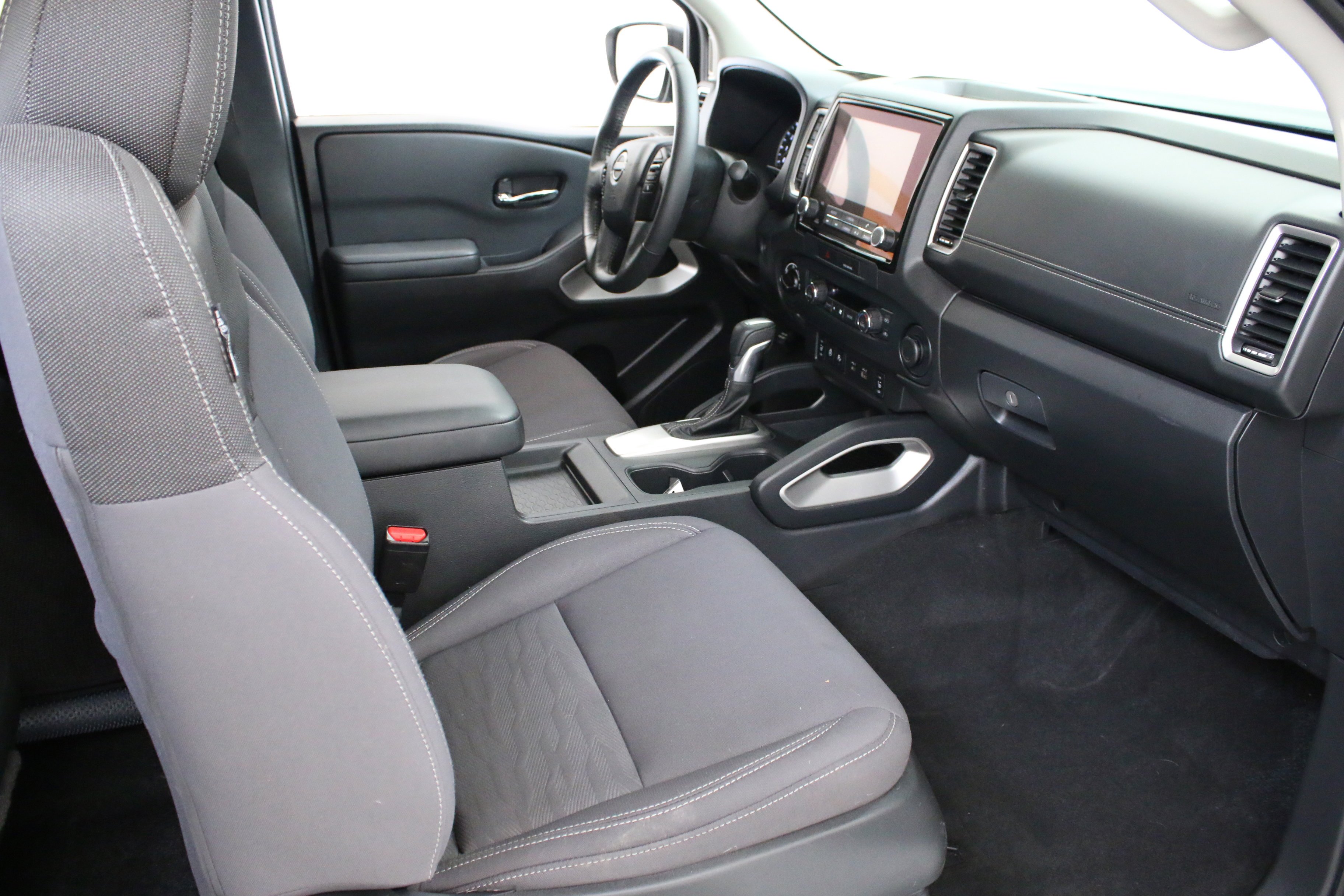 Used 2022 Gray Nissan King Cab SV 4x4 image 26