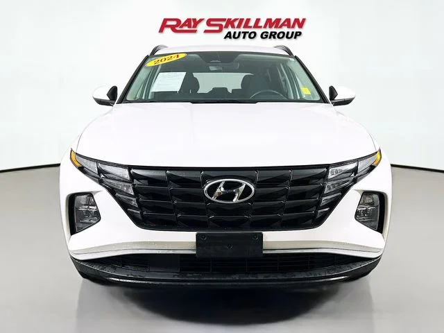 Used 2024 White Hyundai SEL image 2