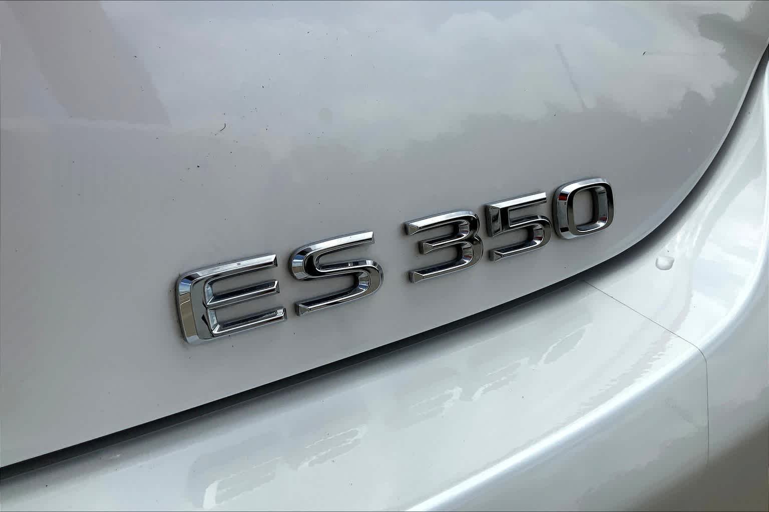 Used 2020 Eminent White Pearl Lexus  image 9