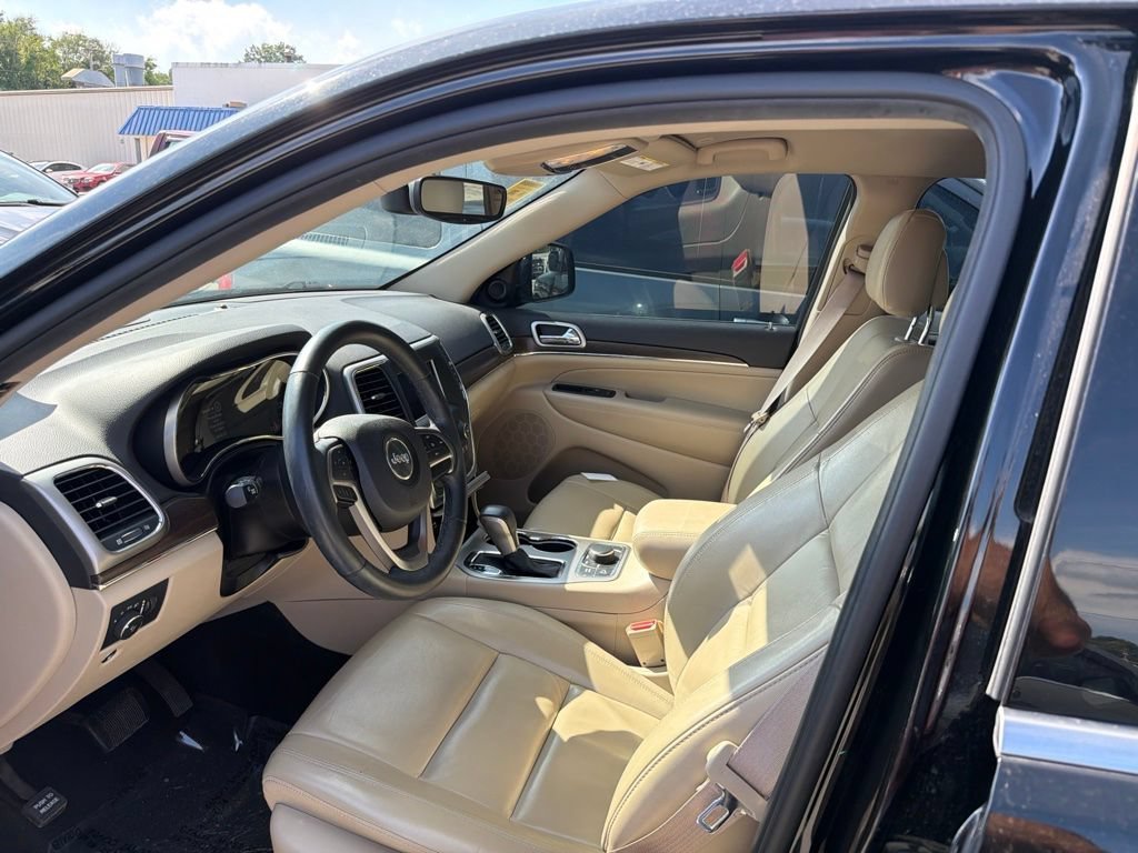 Used 2018 Diamond Black Jeep Limited image 8
