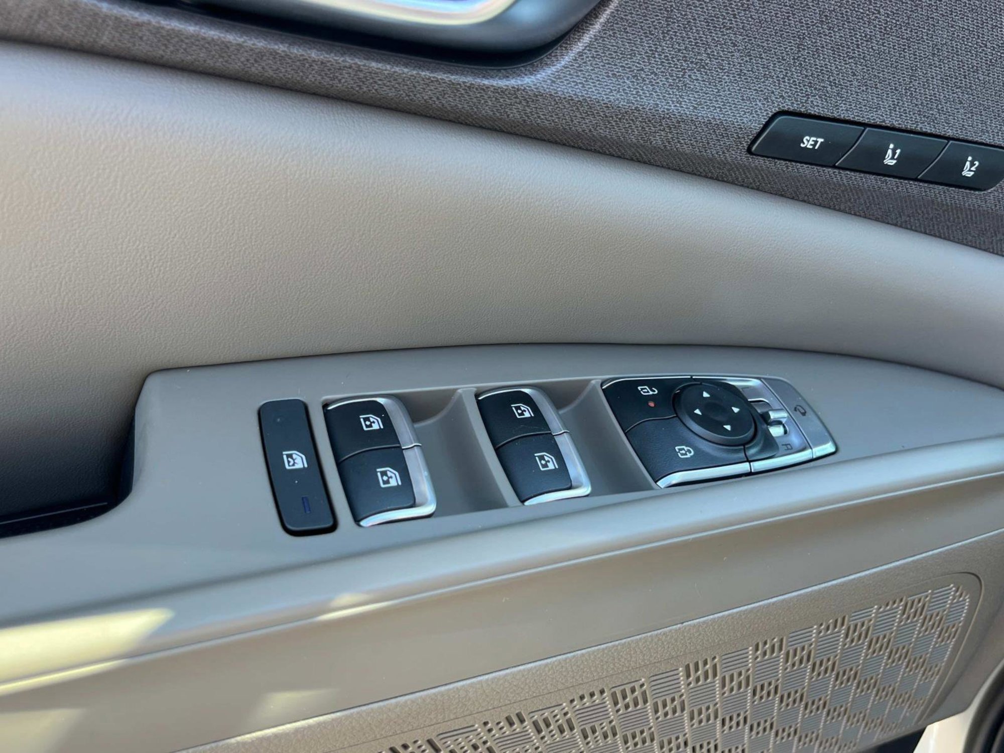 New 2026 Ivory Silver Kia EX image 26