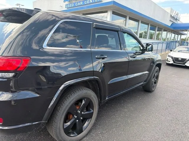 Used 2015  Jeep Altitude image 4