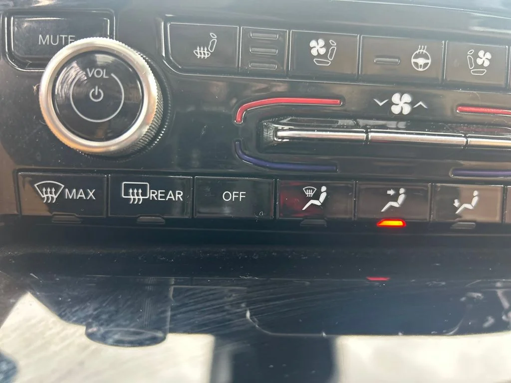 Used 2025 White Jeep Summit Reserve image 14