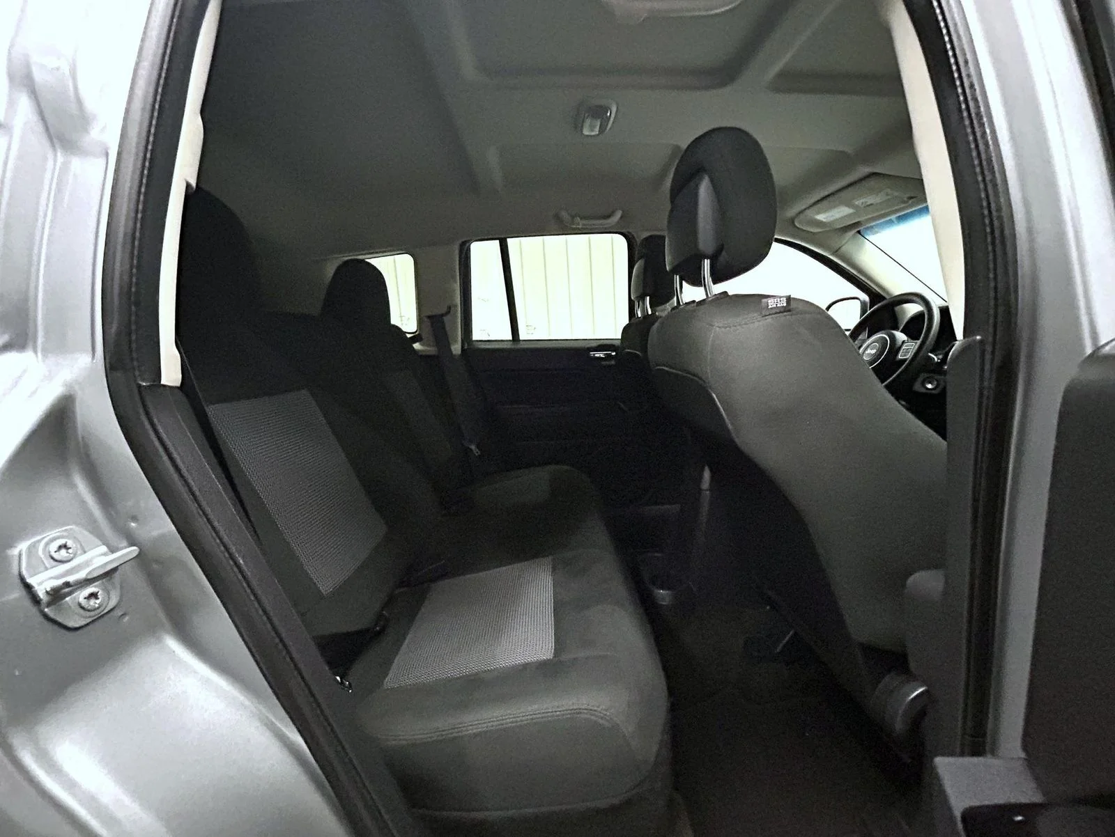 Used 2017 Silver Jeep Sport image 18