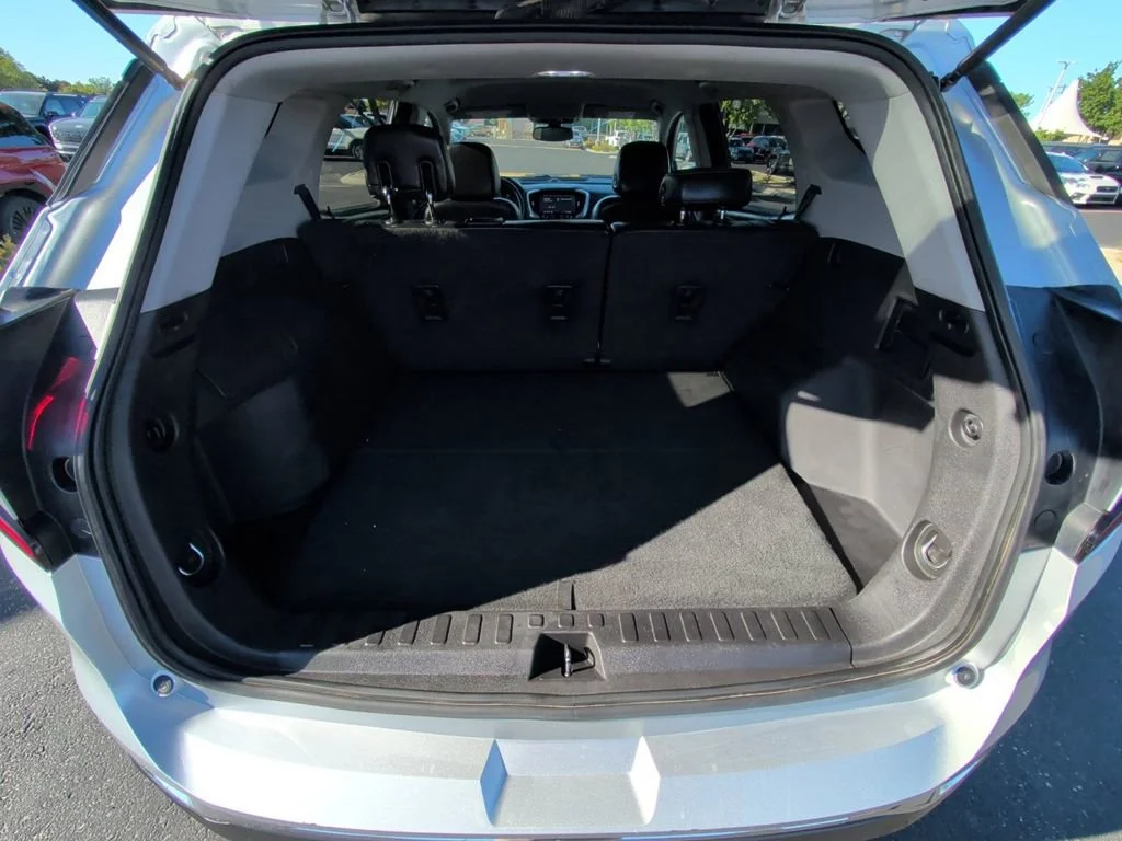 Used 2019 QUICKSILVER METALLIC GMC SLT image 16