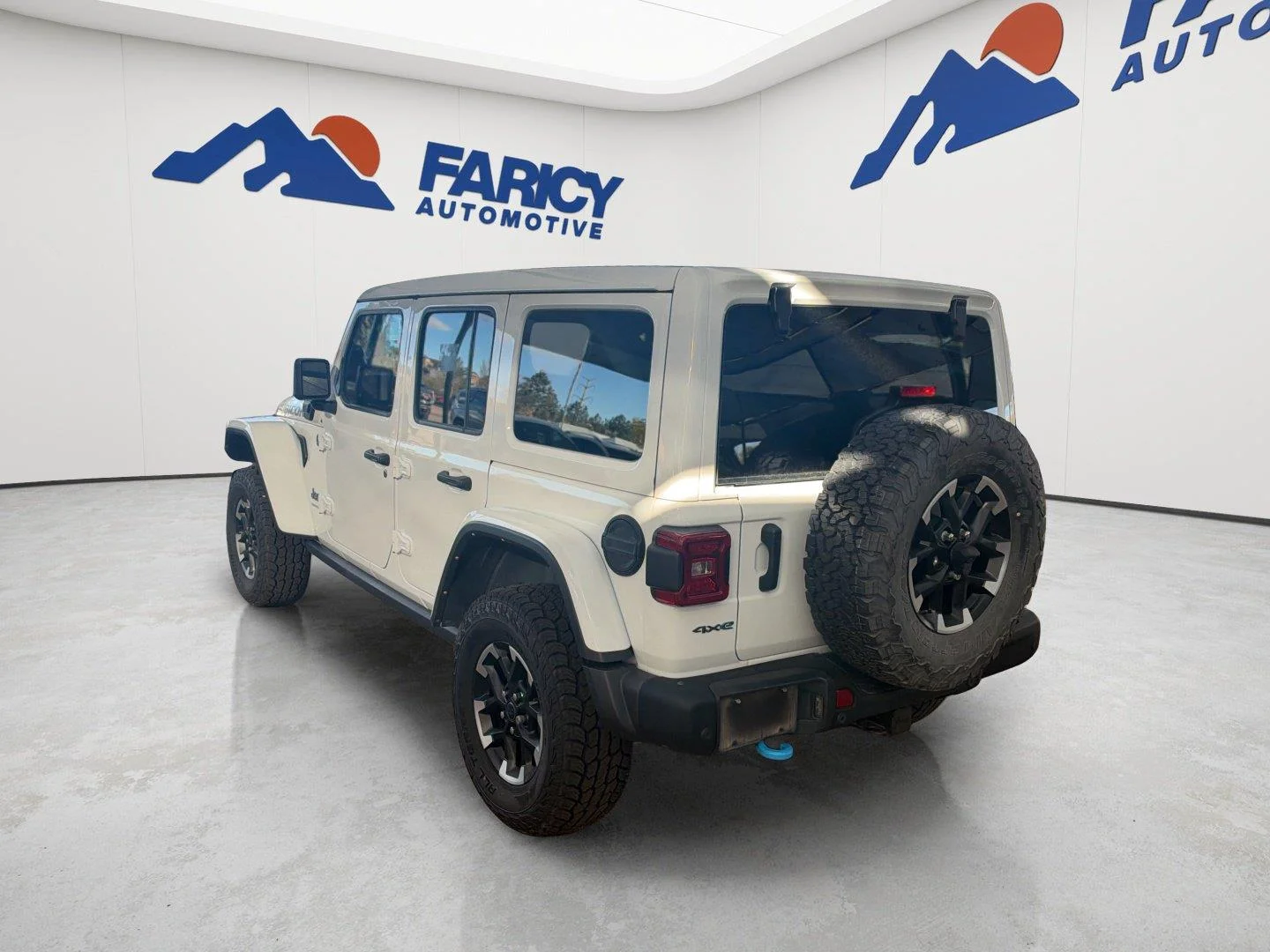Used 2024 Bright White Clearcoat Jeep Rubicon X image 8