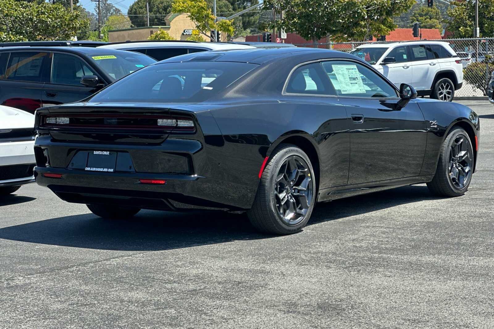 New 2025 Diamond Black Crystal Pearlcoat Dodge R/T image 4
