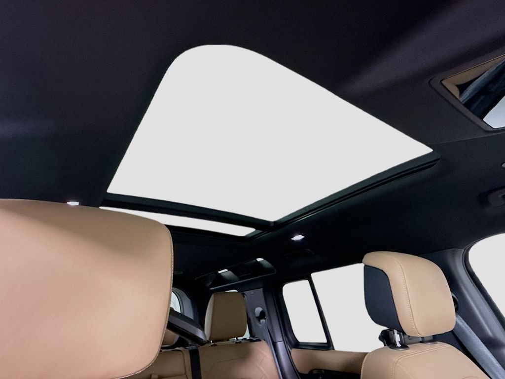 New 2026 Woolstone Green Land Rover X-Dynamic SE image 19