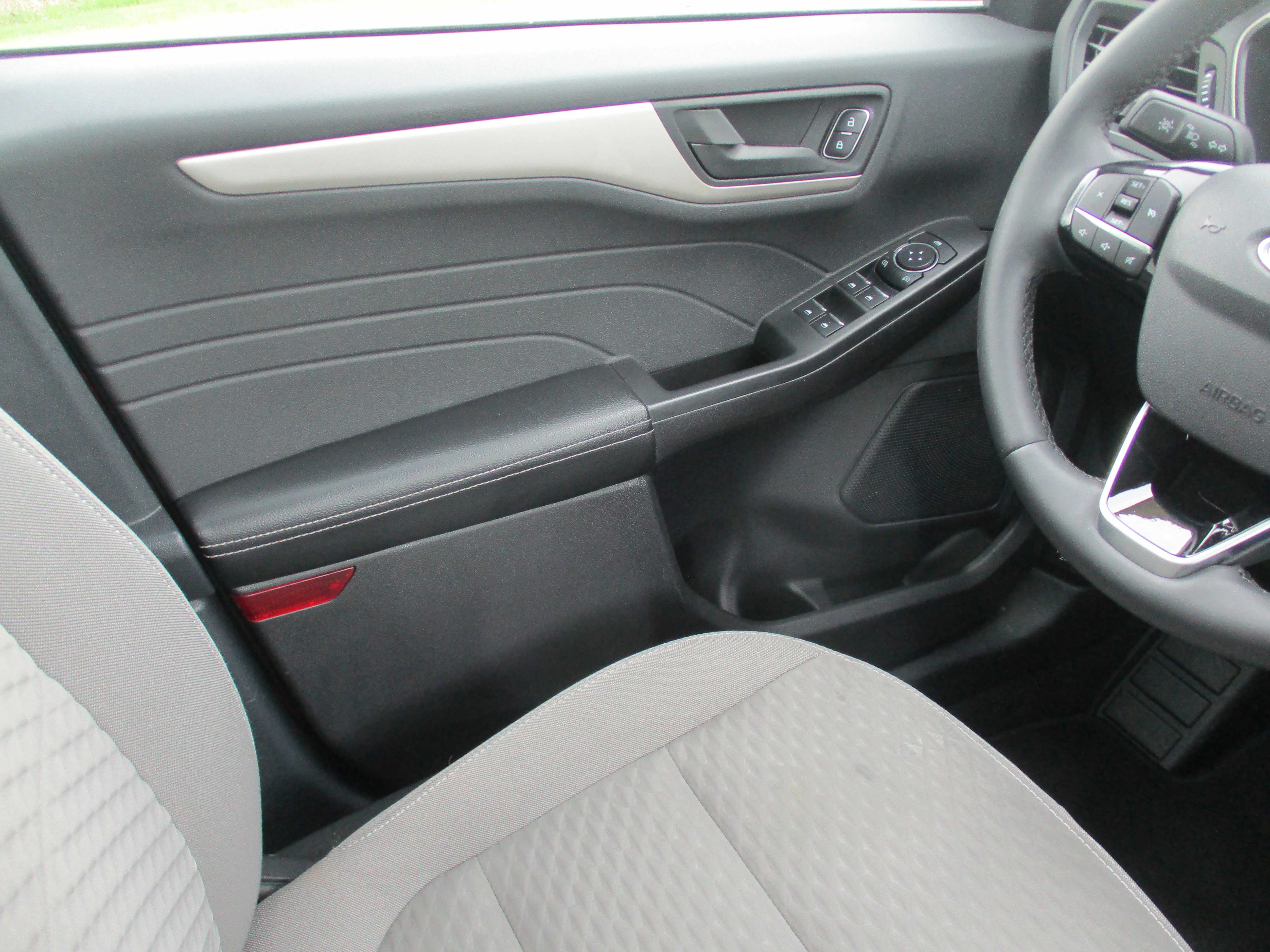 Used 2022 Rapid Red Metallic Tinted Clearcoat Ford SE image 22