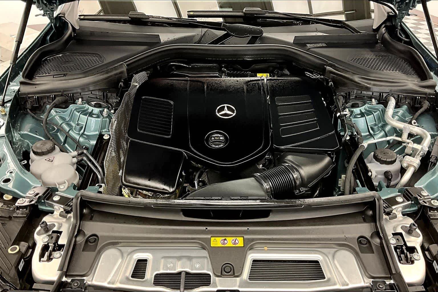 New 2026 Verde Silver Metallic Mercedes-Benz GLC 300 image 9