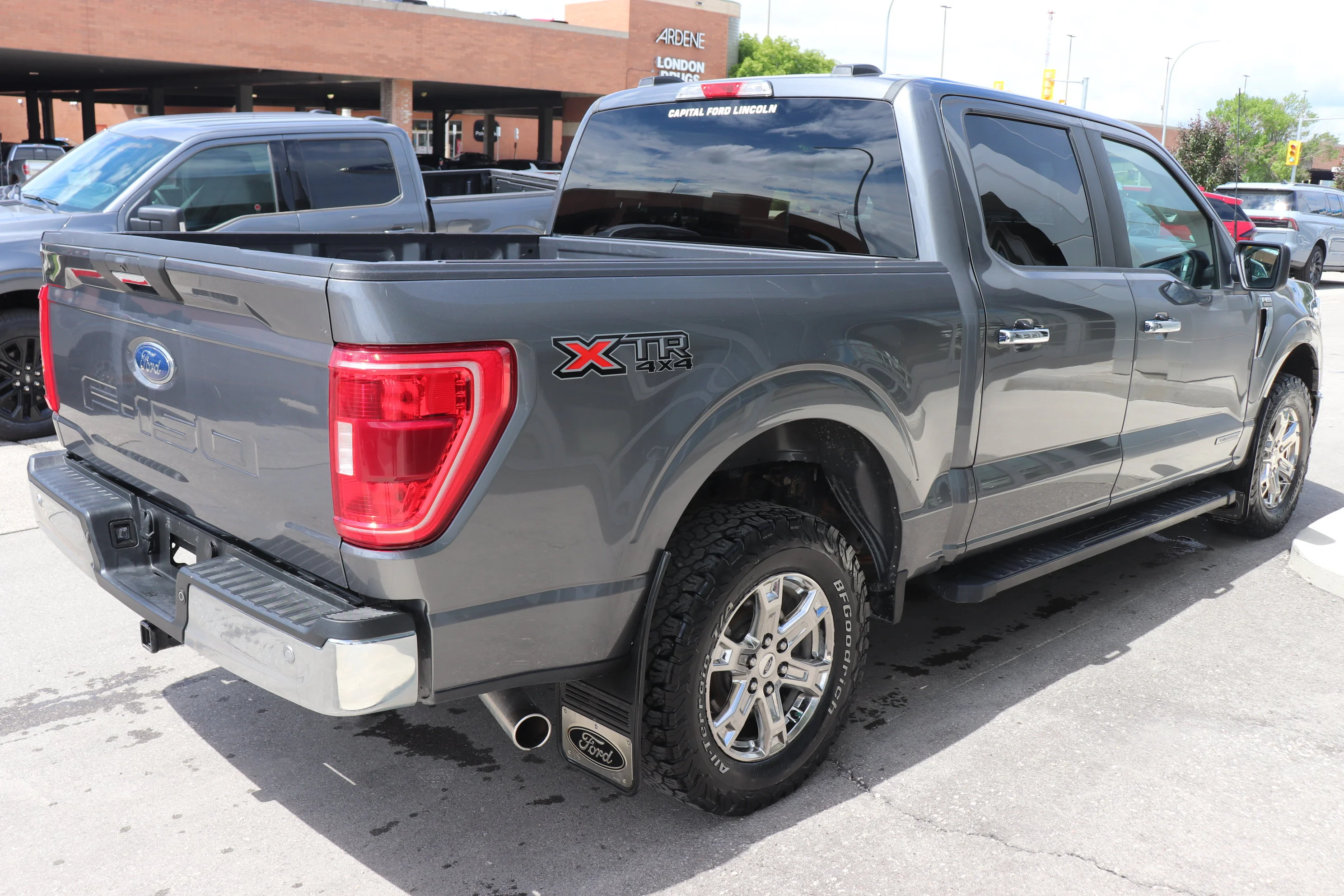 Used 2022 Gray Ford XLT 4WD SuperCrew 5.5