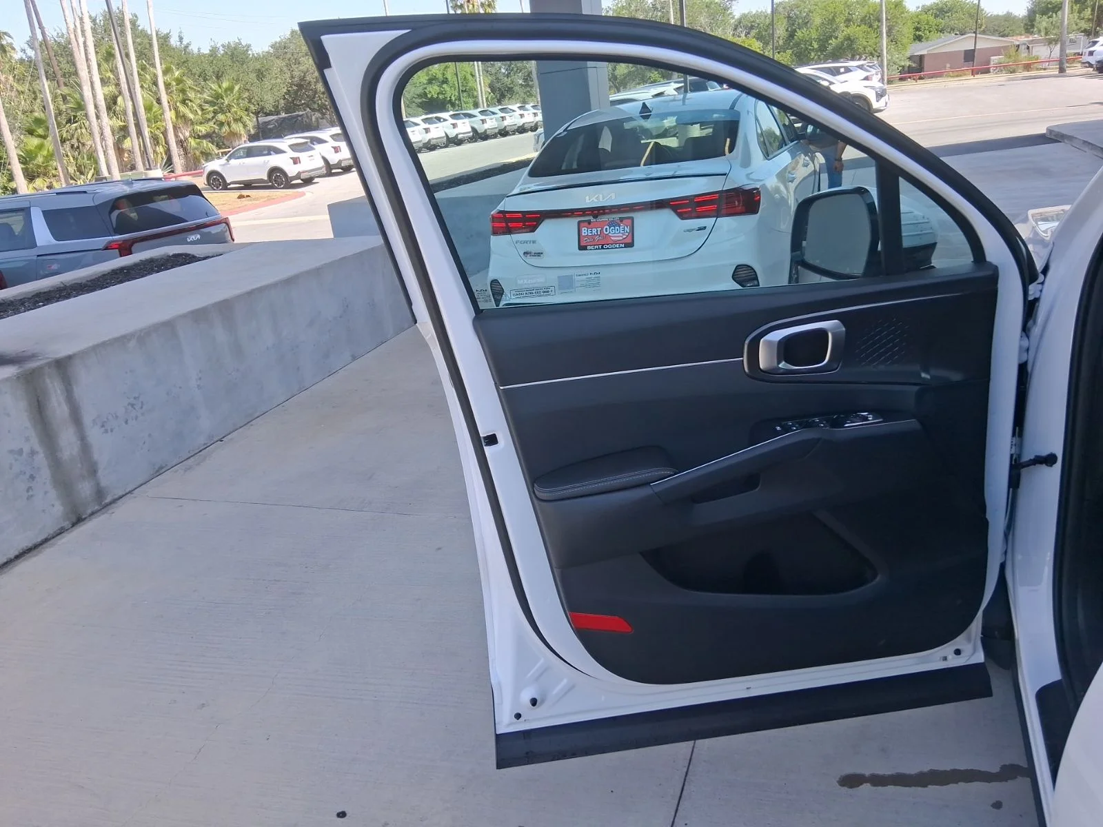 New 2026 White Kia S image 18