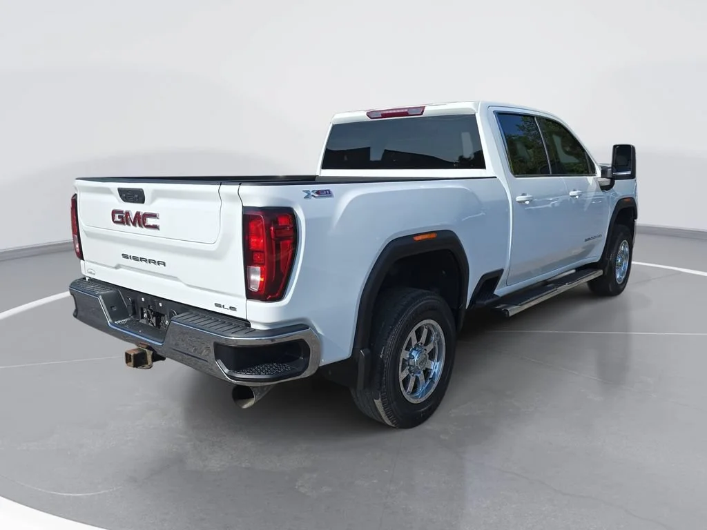 Used 2023 SUMMIT WHITE GMC SLE image 3