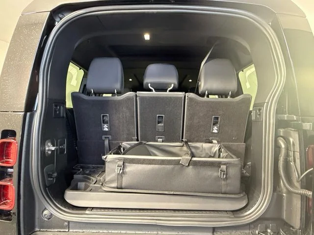Certified Used 2024 Black Land Rover X-Dynamic SE image 28