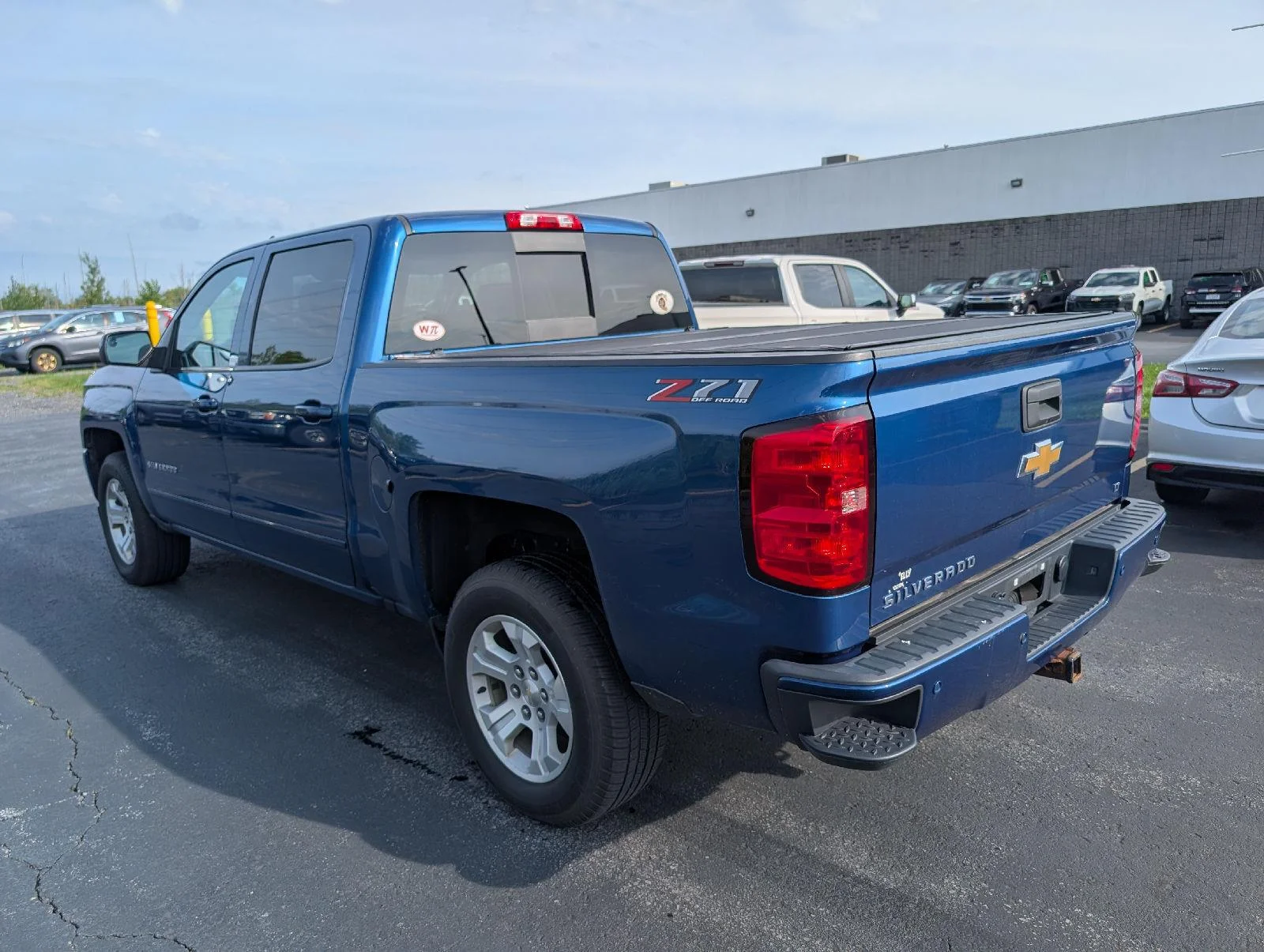 Used 2018 Deep Ocean Blue Metallic Chevrolet LT image 6
